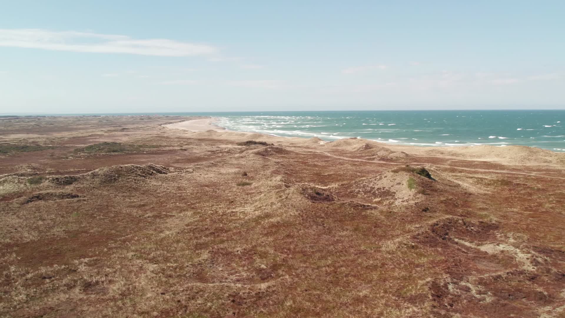 海滩海岸线航拍视频的预览图