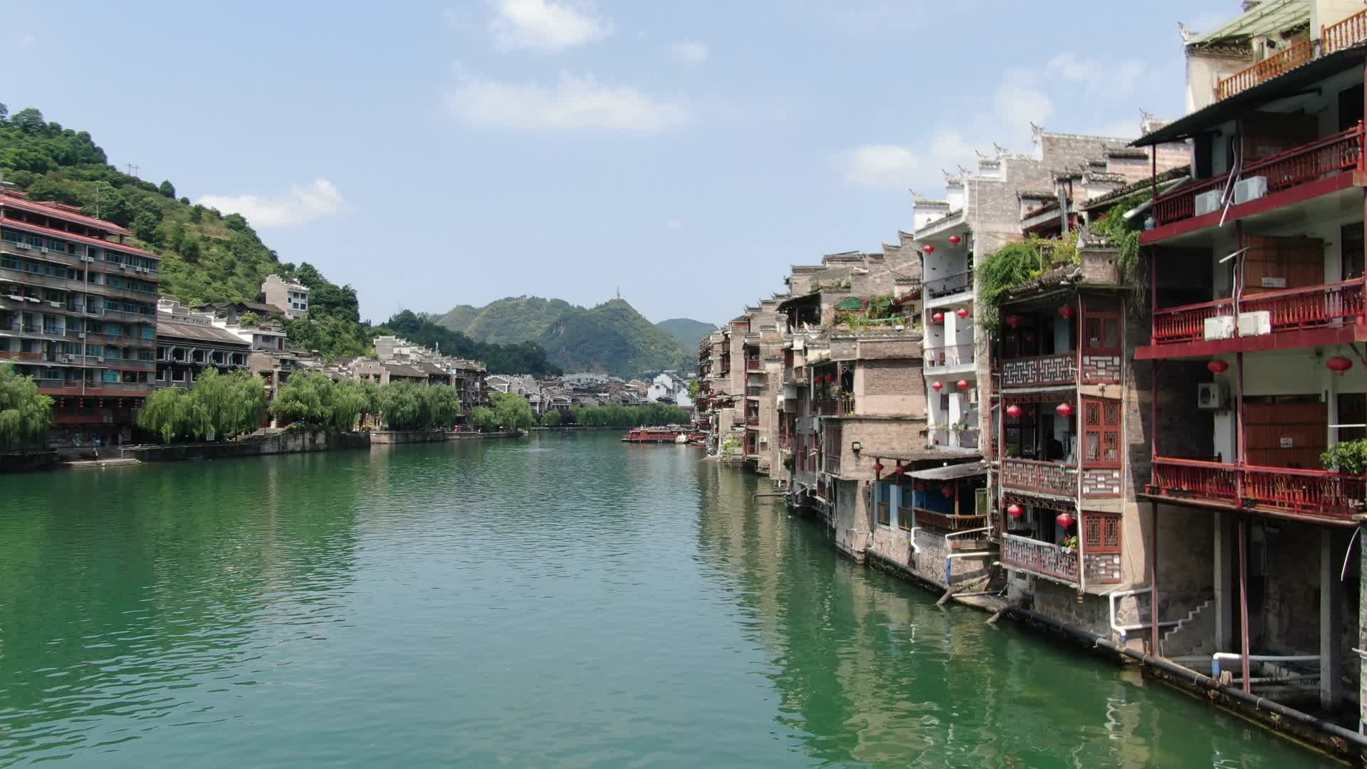 航拍贵州镇远古城5A景区视频的预览图