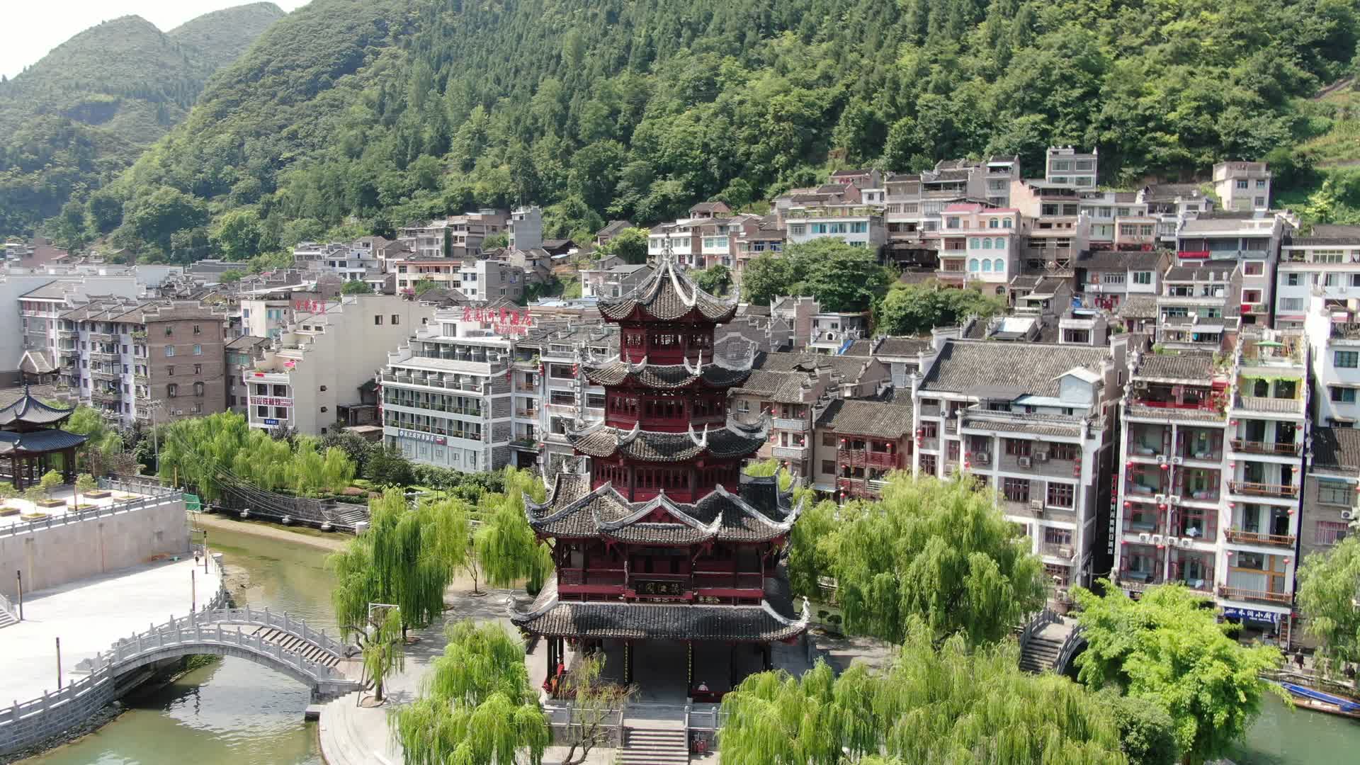 航拍贵州镇远古城镇江阁视频的预览图