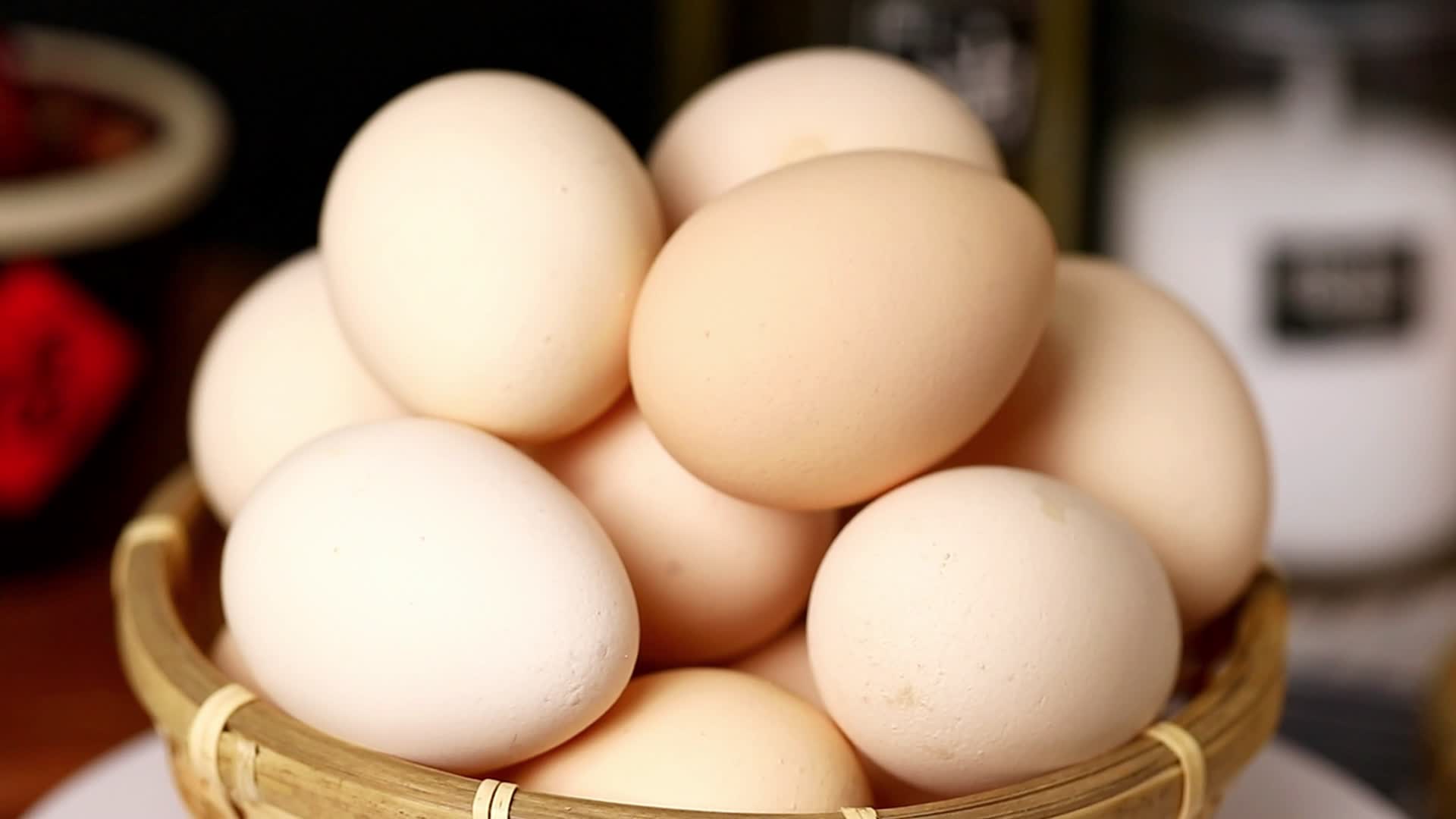 鸡蛋农产品高清实拍4k视频视频的预览图