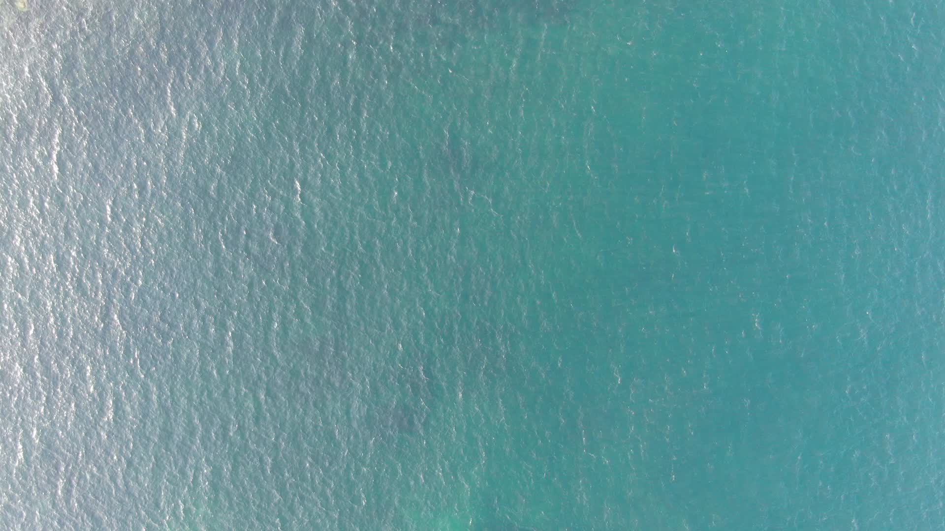 航拍海洋海景海岸线视频的预览图