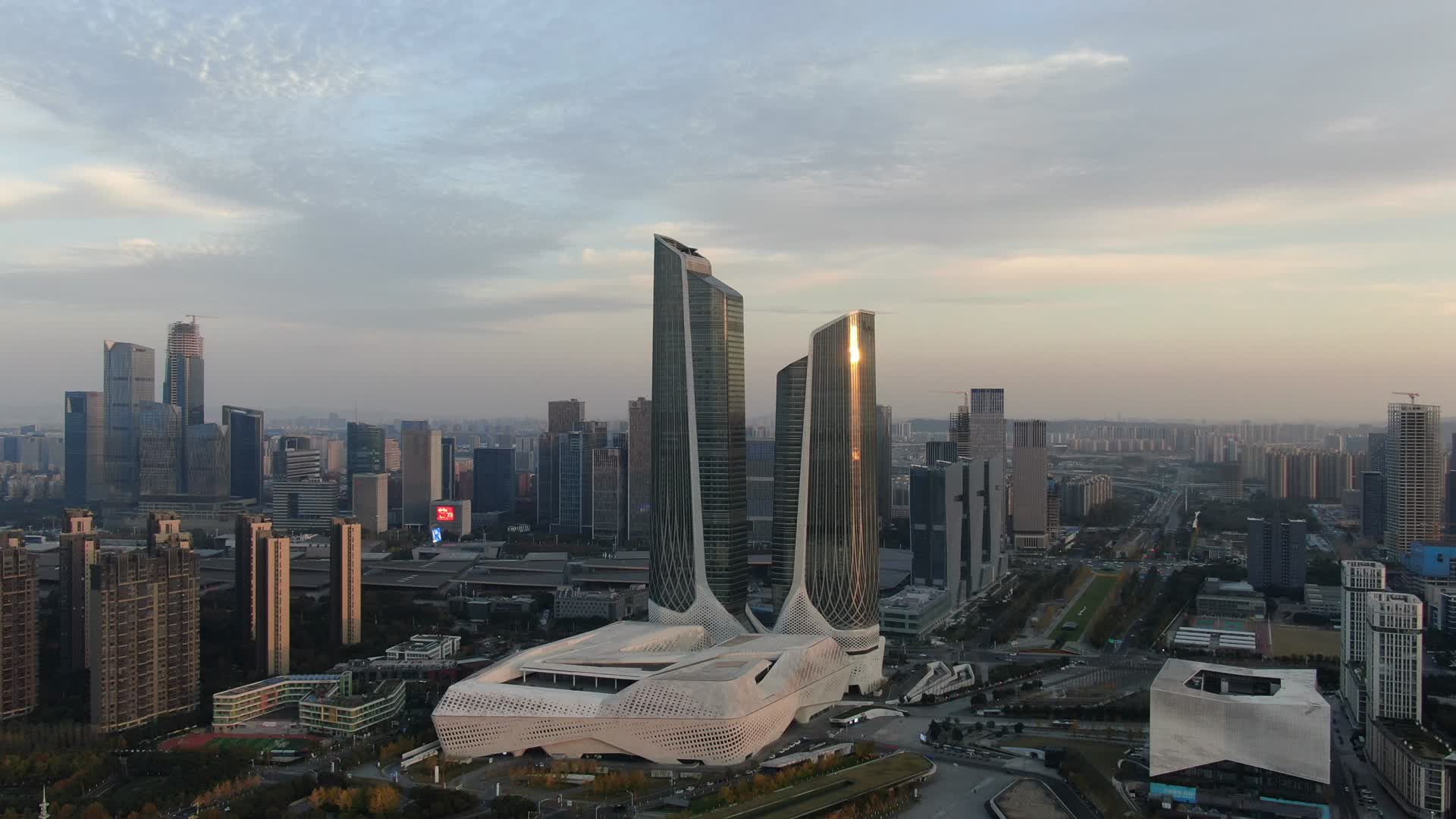 江苏南京河西金融中心商务建筑航拍视频的预览图