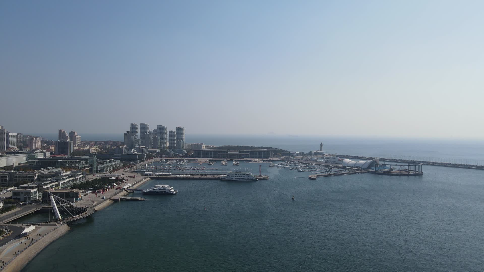 航拍山东青岛奥林匹克帆船中心视频的预览图