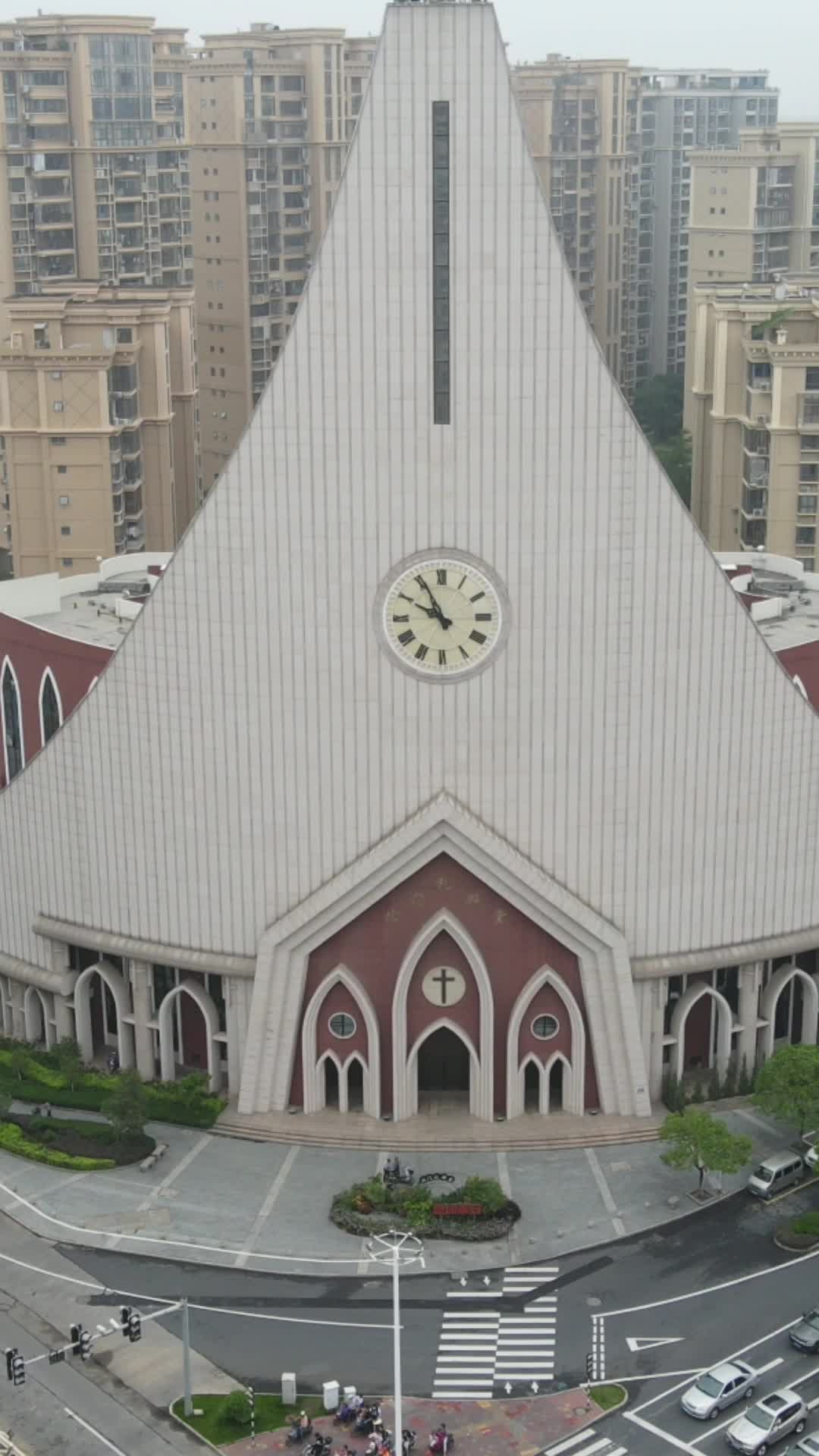 航拍基都教堂竖屏视频的预览图
