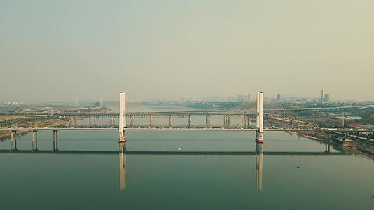 湖南湘潭湘江二桥航拍视频的预览图
