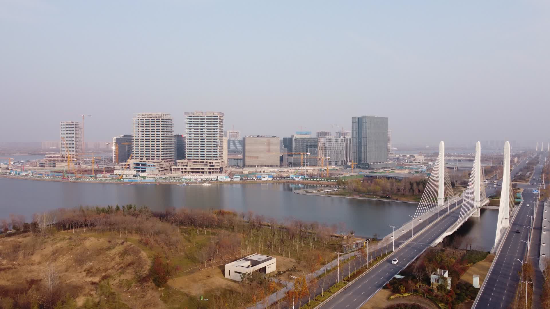 郑州北龙湖金融岛冬天视频的预览图