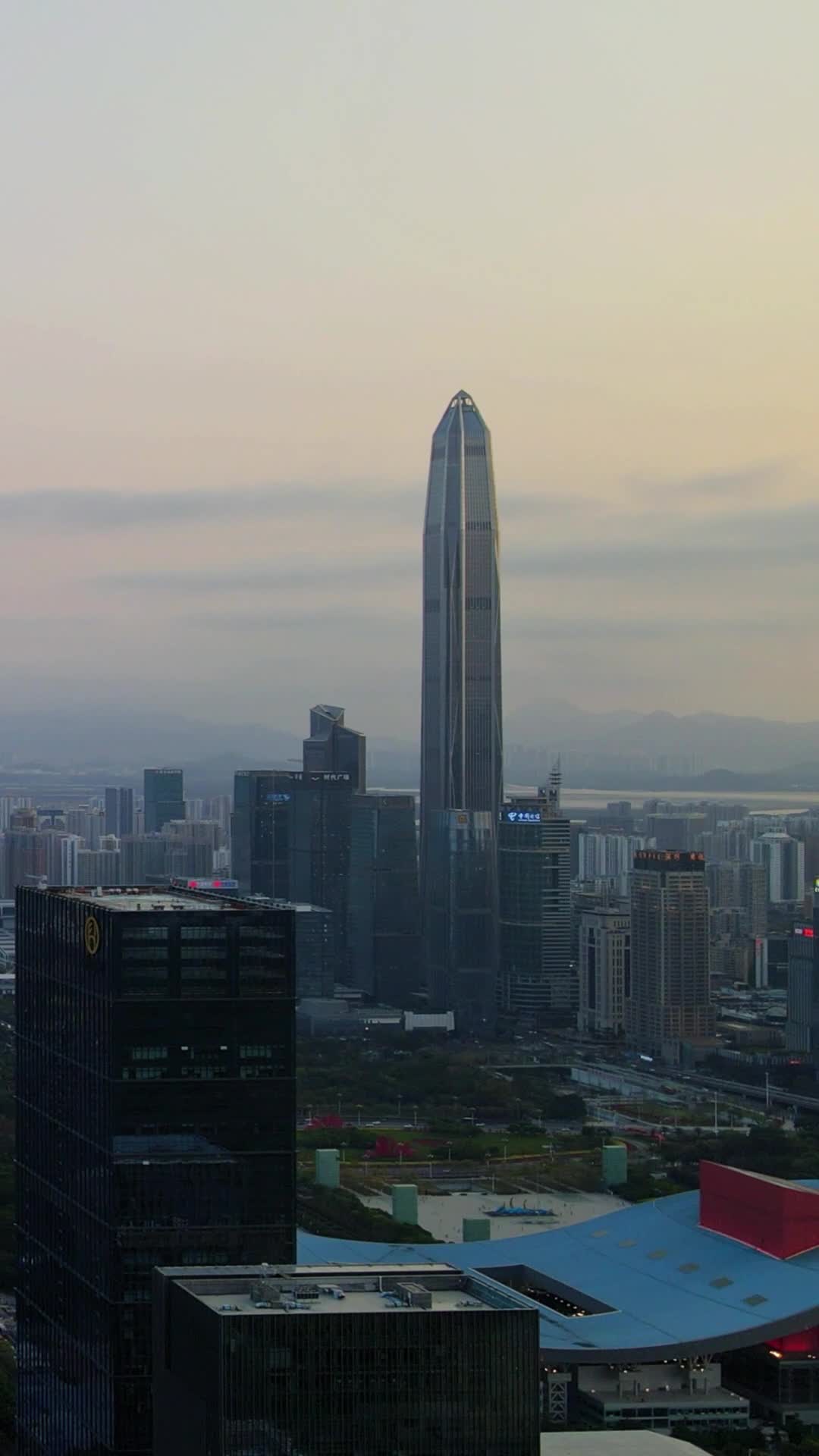 航拍广东深圳金融中心视频的预览图