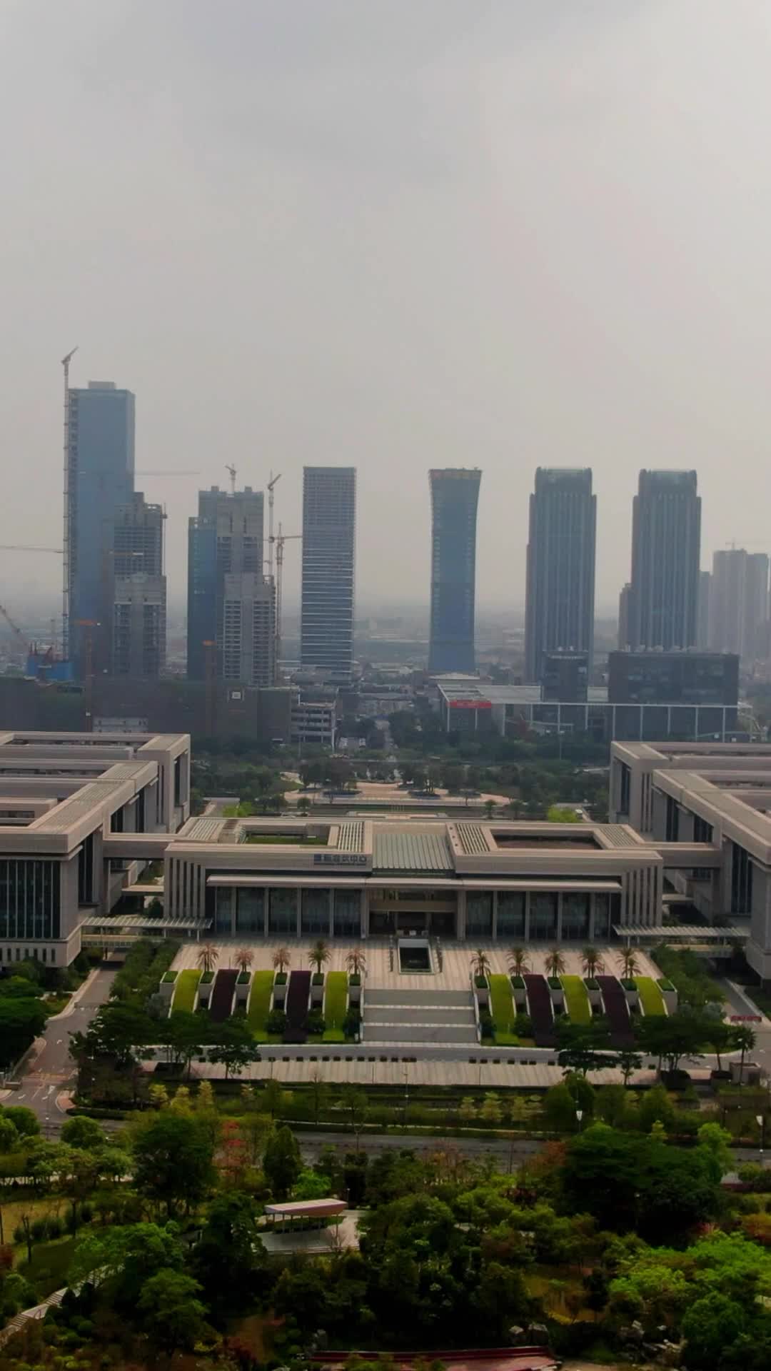 航拍广东佛山会展中心市民广场视频的预览图