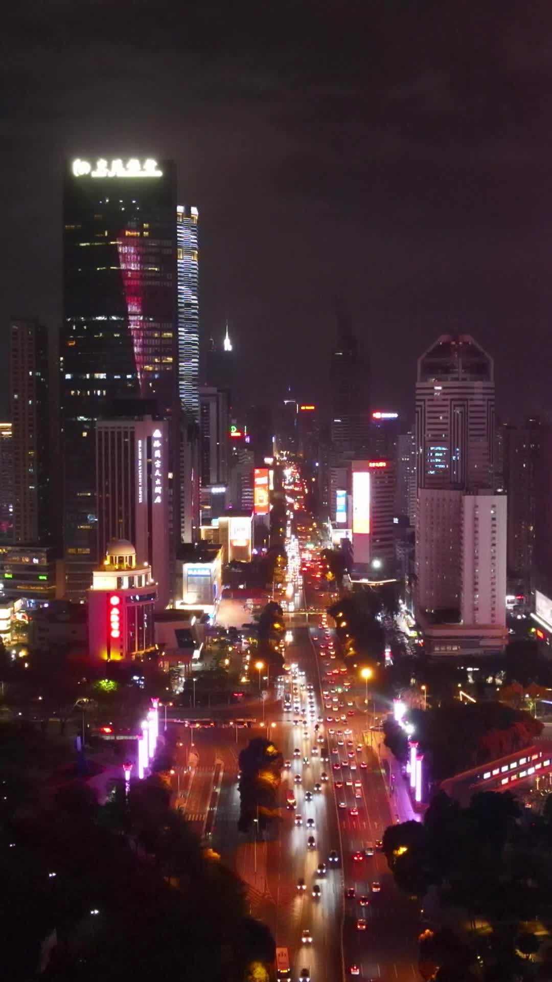 航拍广东深圳深南大道夜景视频的预览图