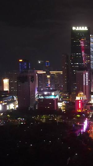 航拍广东深圳深南大道夜景视频的预览图