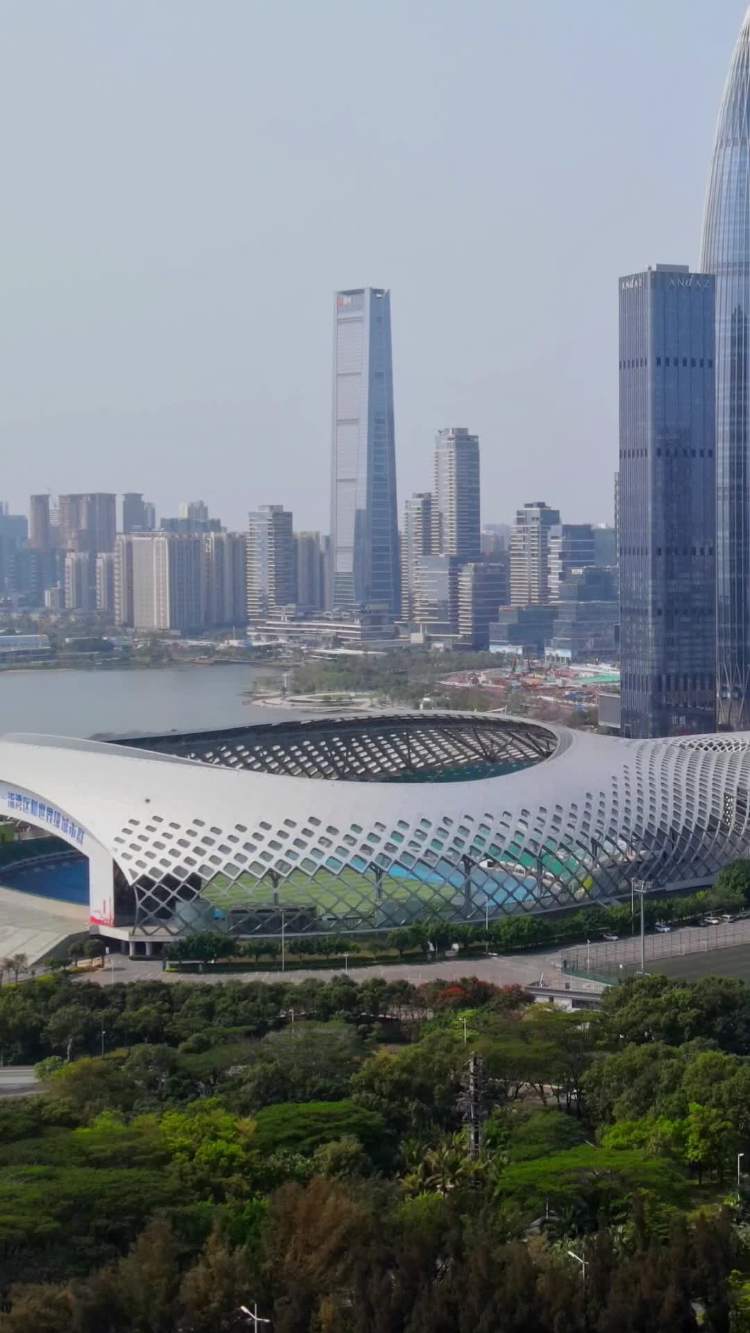 航拍广东深圳湾体育馆视频的预览图