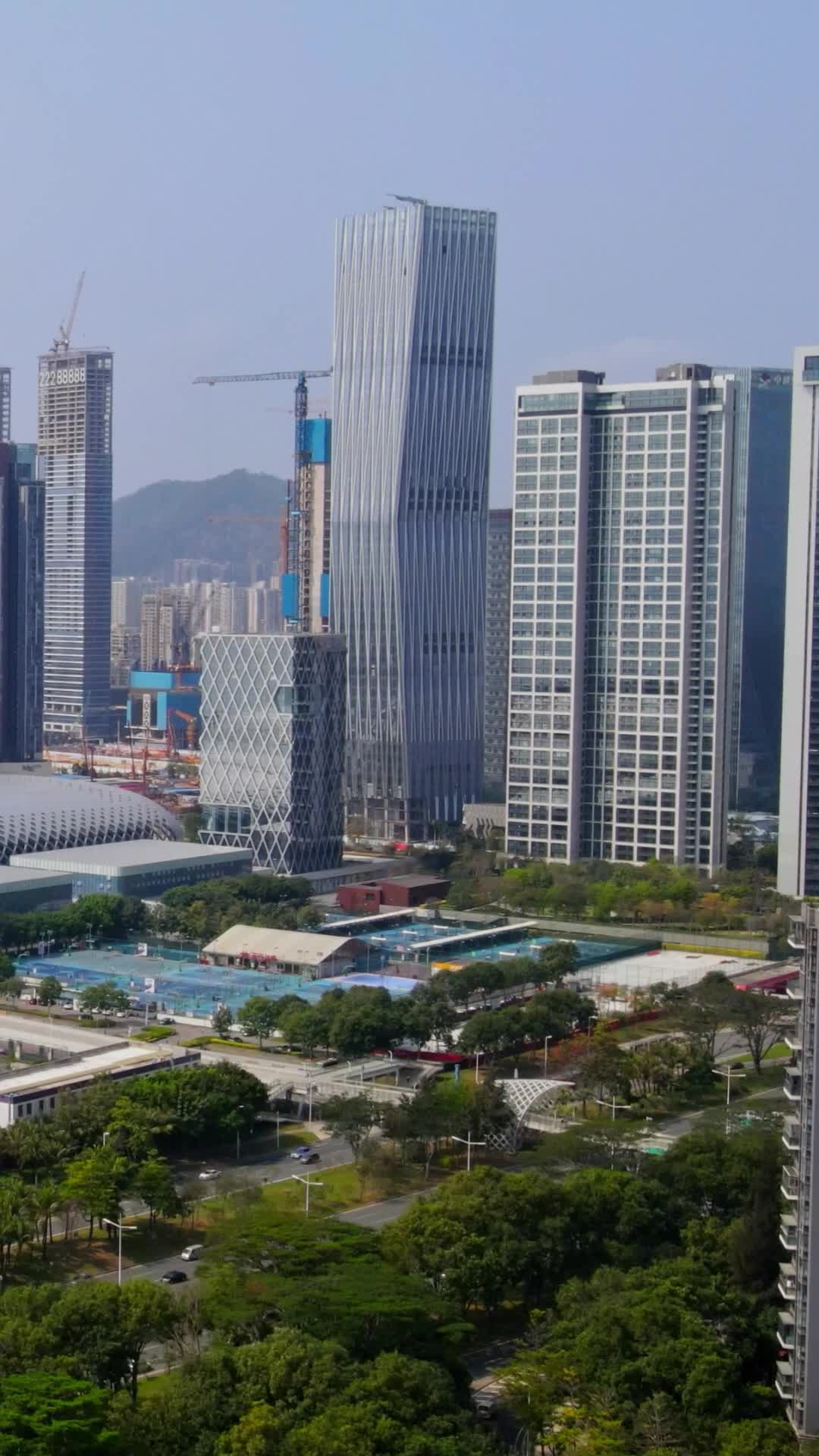 航拍广东深圳湾南山区CBD视频的预览图
