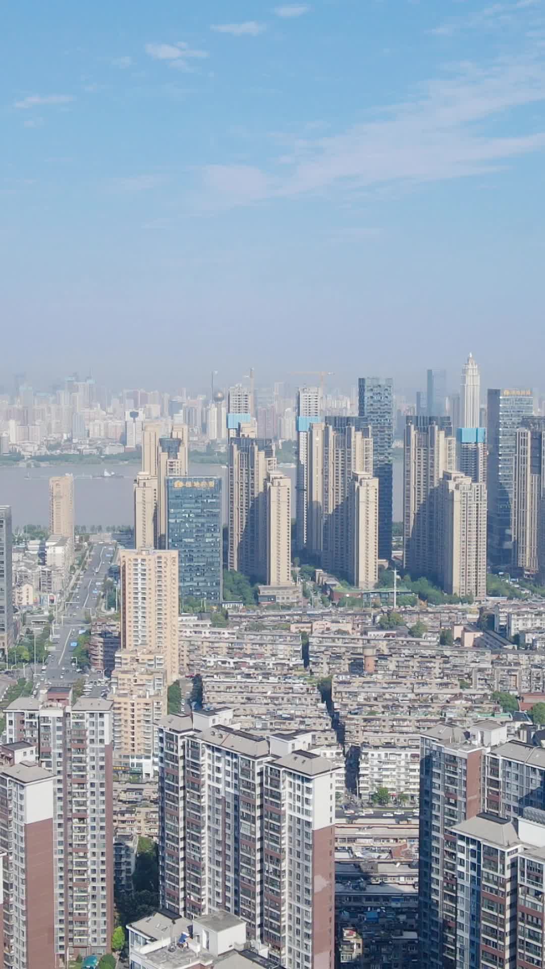 武汉城市风光高楼建筑竖屏航拍视频的预览图