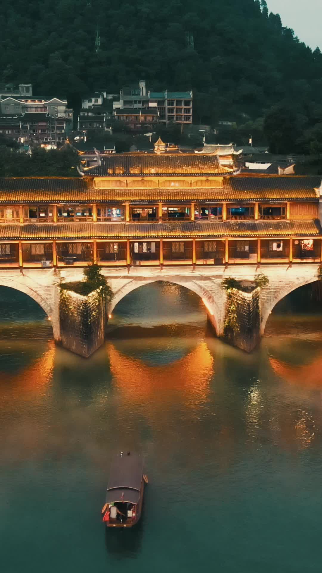 湖南湘西凤凰古城竖屏航拍视频的预览图