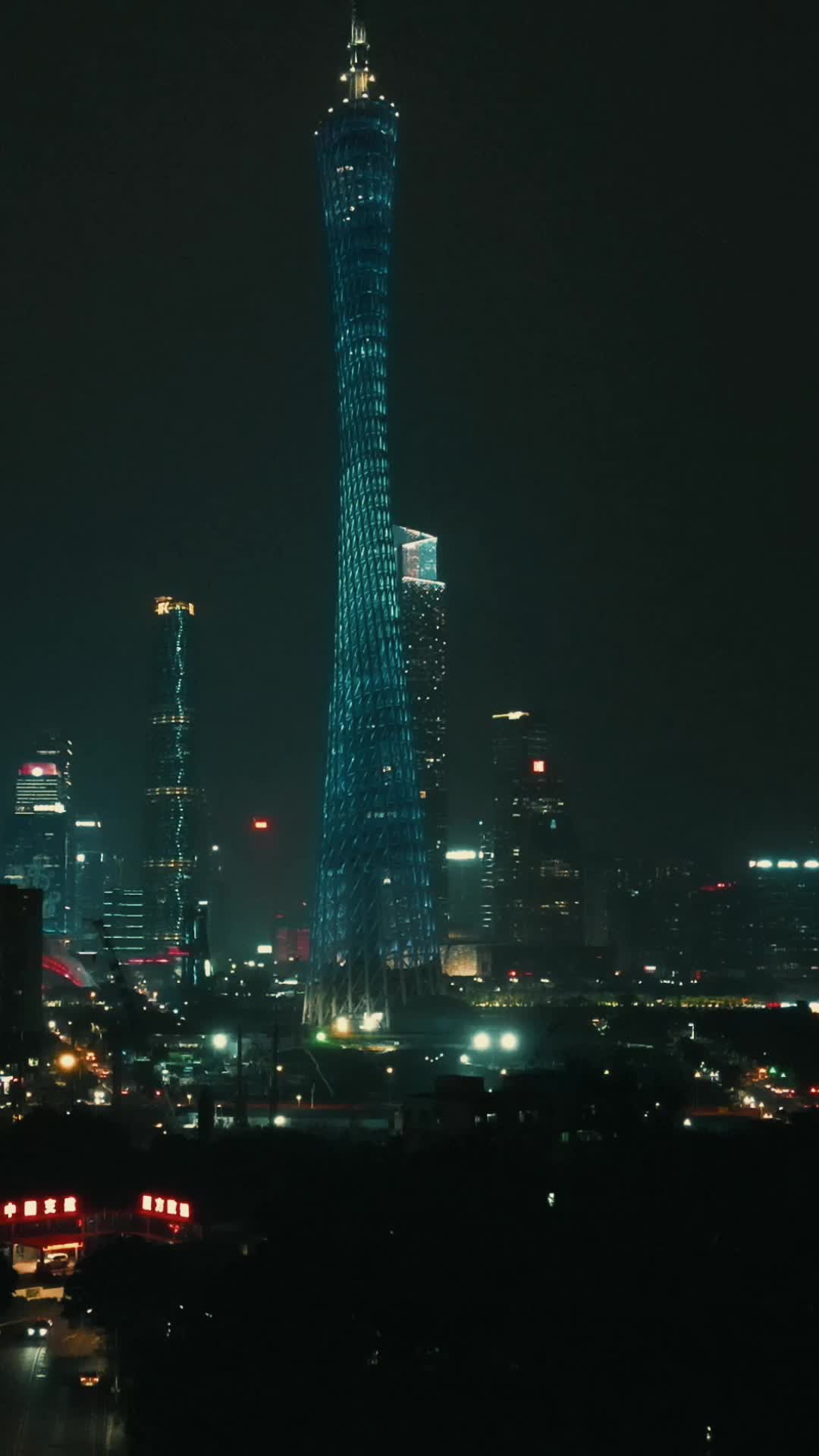 广州塔小蛮腰夜景竖屏航拍视频的预览图