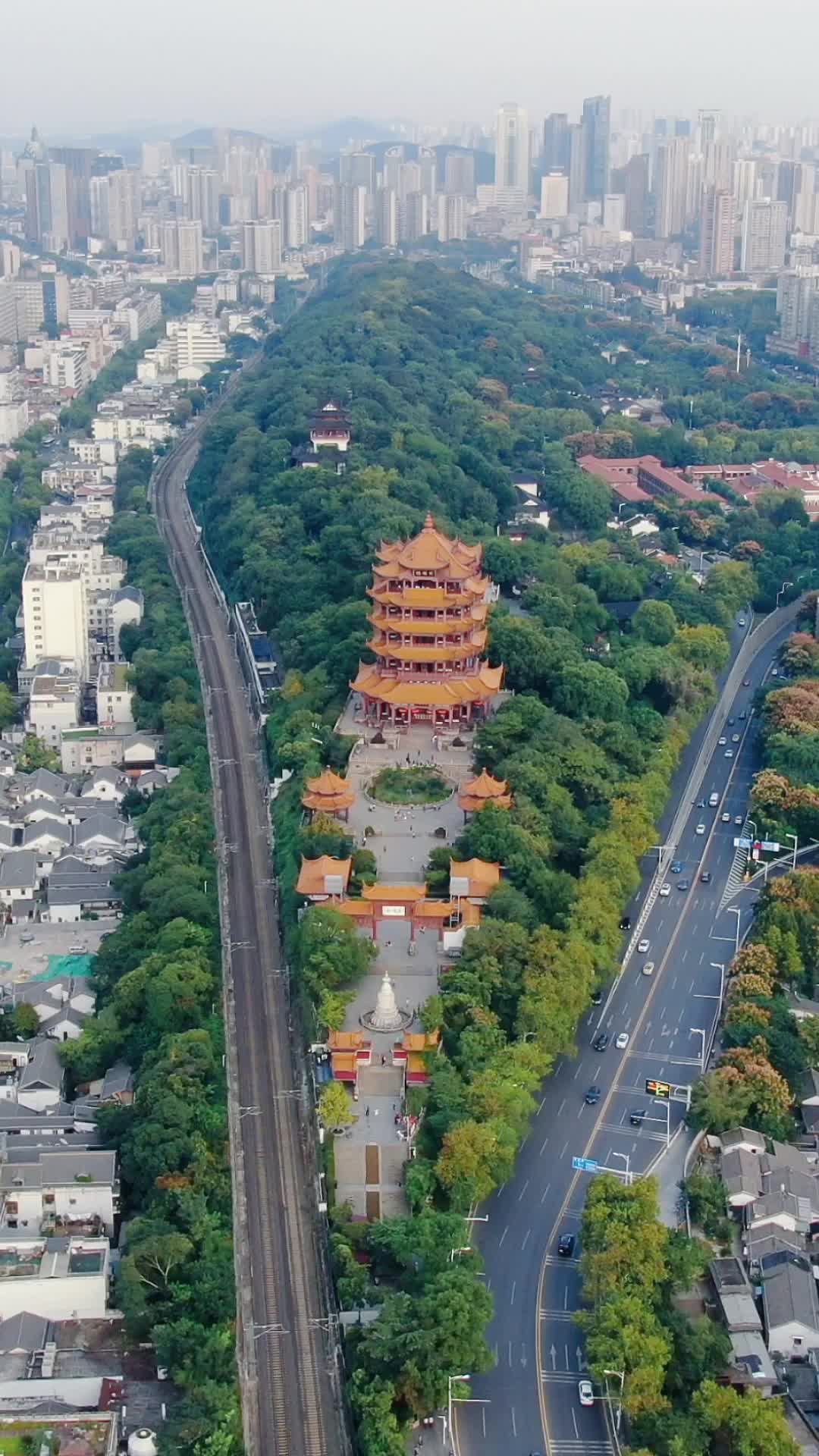 湖北武汉黄鹤楼5A景区航拍视频的预览图