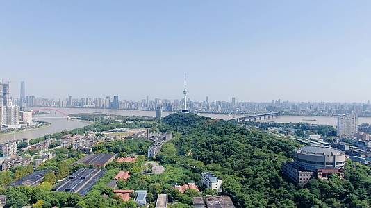 湖北武汉电视塔竖屏航拍视频的预览图