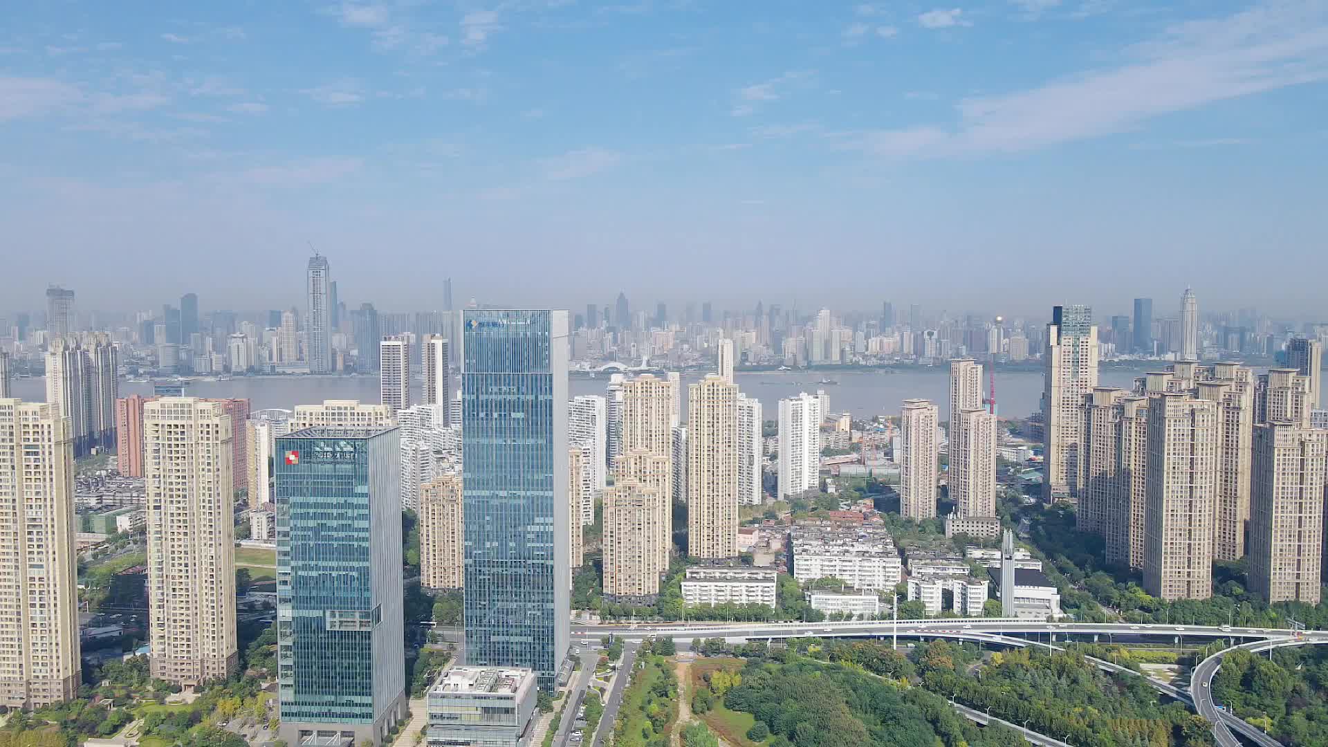 湖北武汉城市高楼建筑航拍视频的预览图