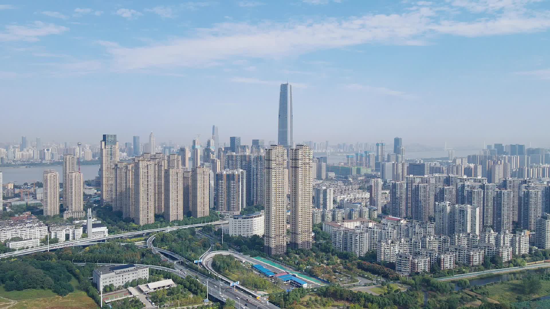 航拍湖北武汉城市风光视频的预览图