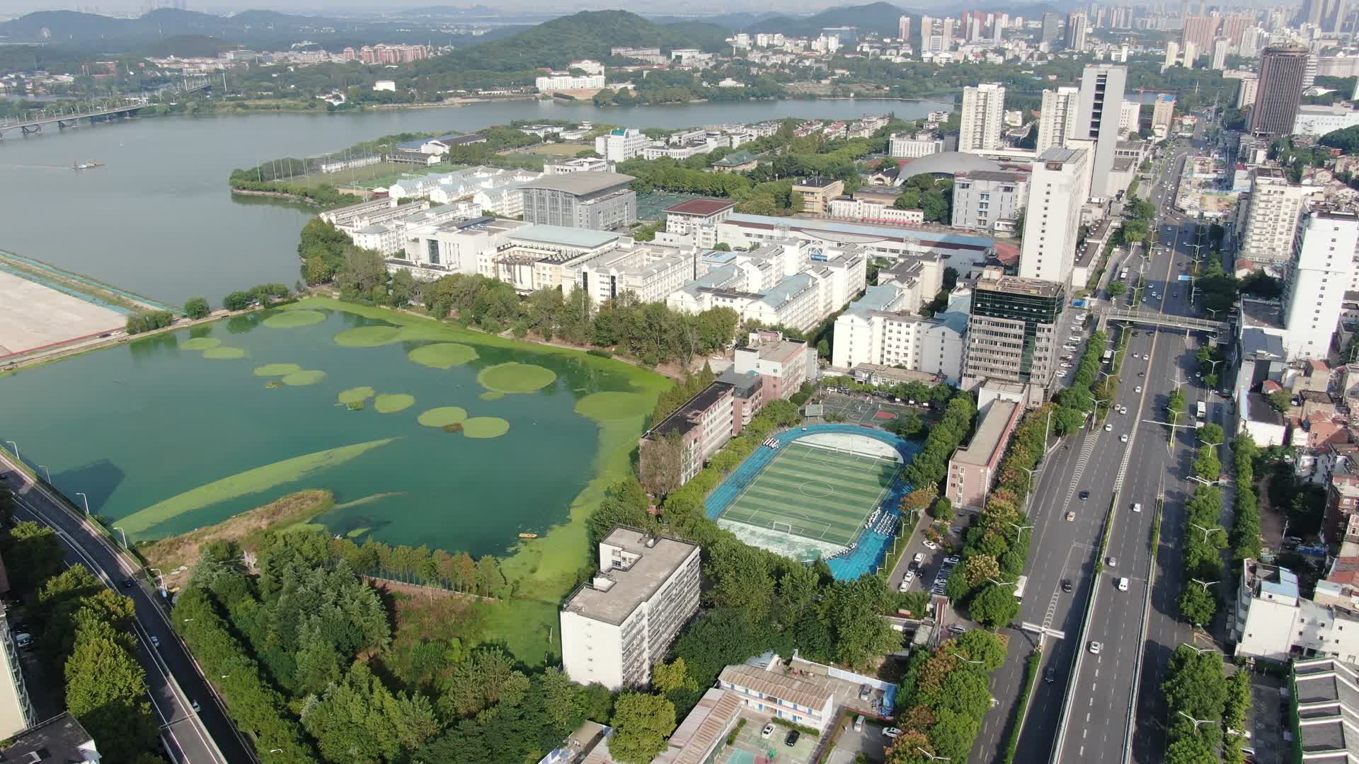 航拍湖北武汉体育学院视频的预览图