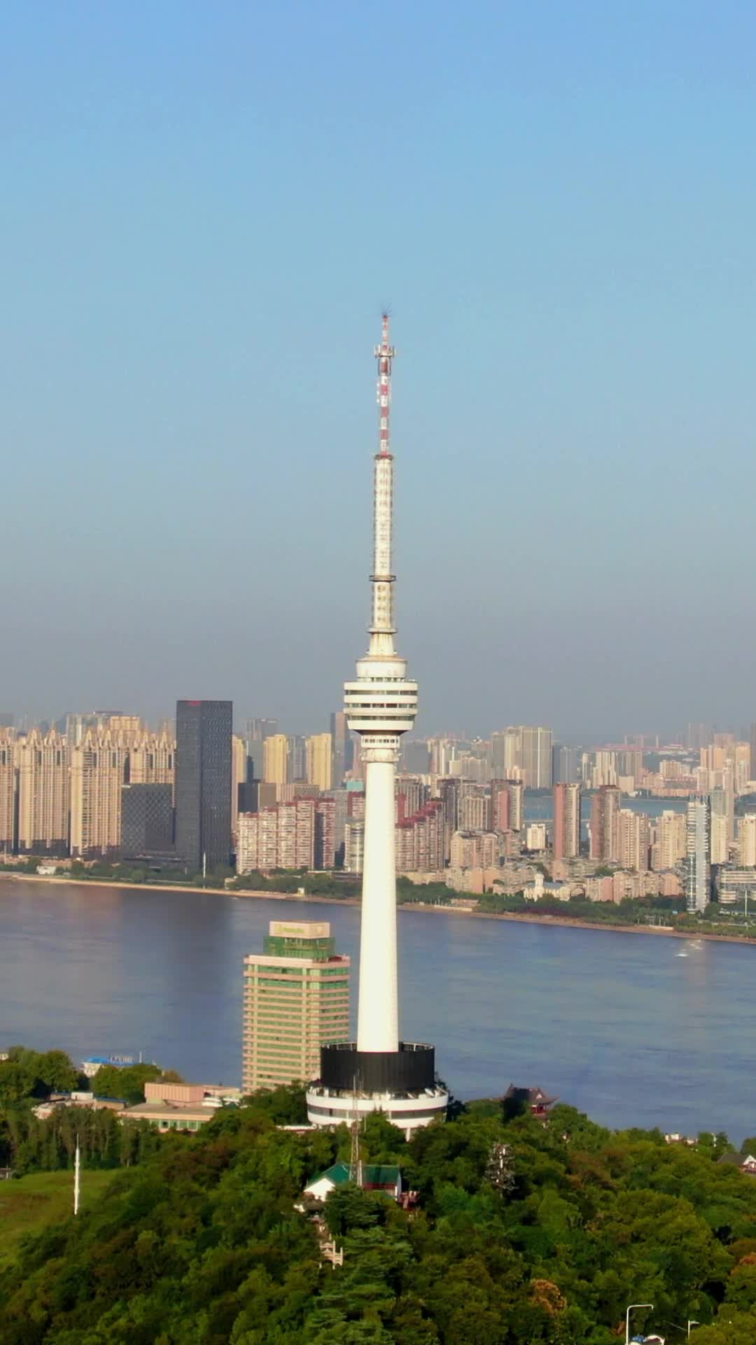 航拍湖北武汉电视塔视频的预览图