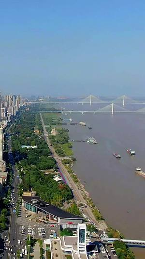 航拍湖北武汉汉口江滩视频的预览图
