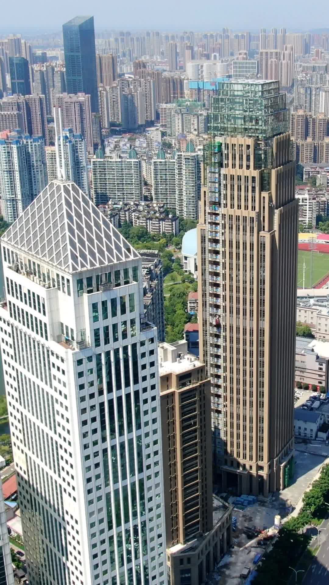 航拍湖北武汉取水井CBD高楼大厦视频的预览图