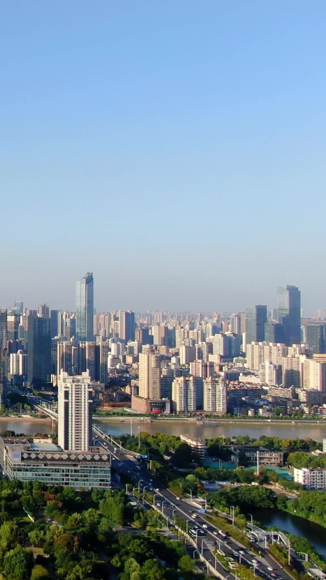 航拍湖北武汉汉江长江广场视频的预览图