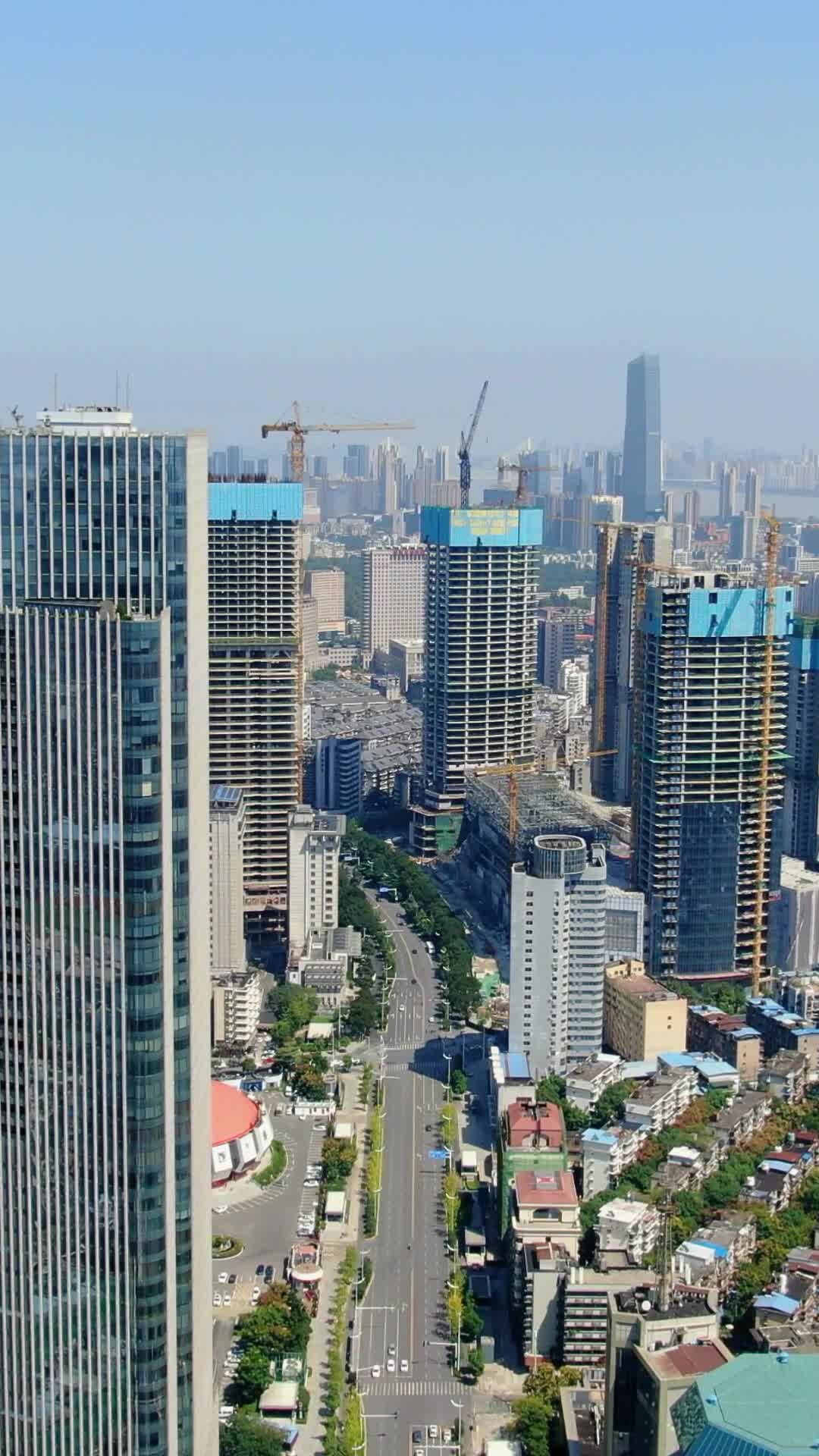 航拍湖北武汉汉口金融中心视频的预览图