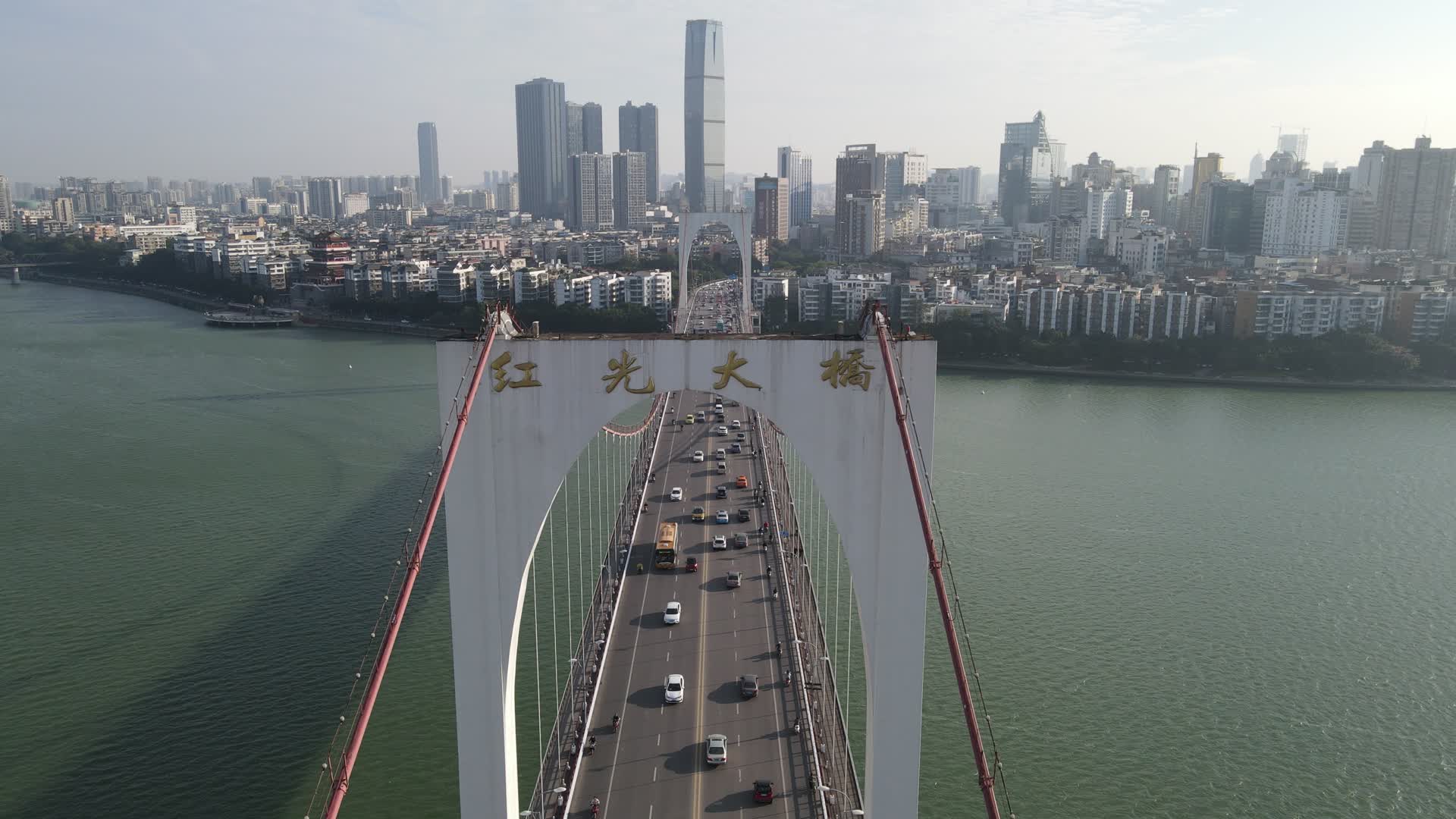广西柳州红光大桥交通航拍视频的预览图