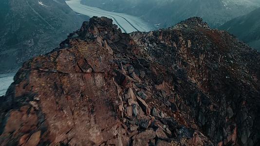 群山峡谷夕阳穿越机航拍合集视频的预览图