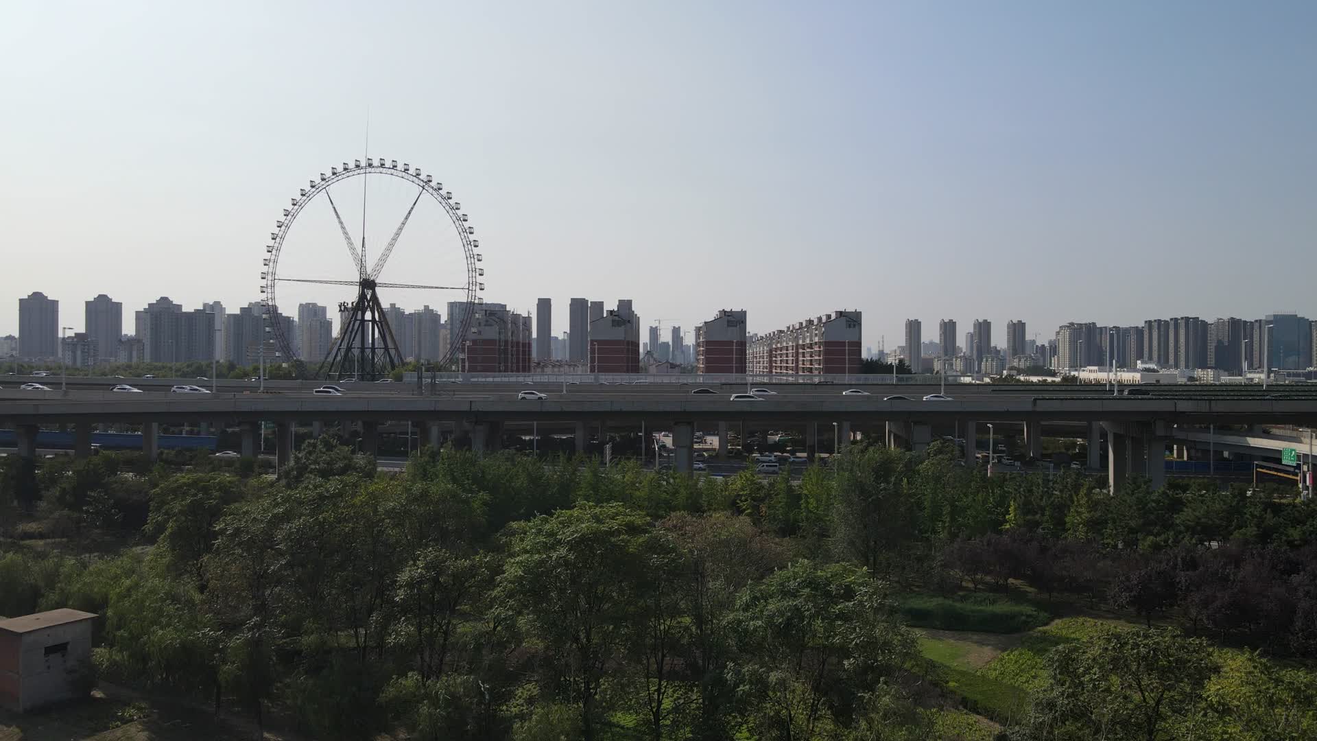 航拍河南郑州市世纪公园视频的预览图
