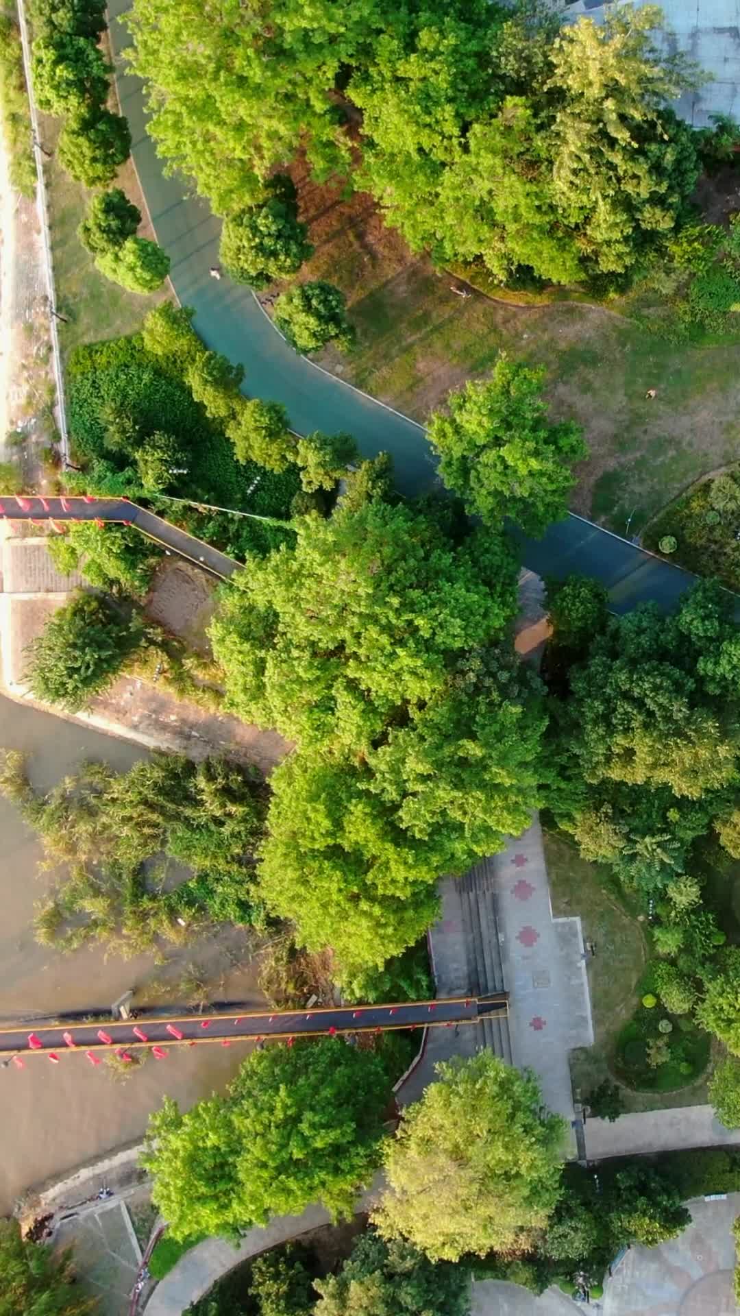 航拍湖北武汉武昌江滩视频的预览图