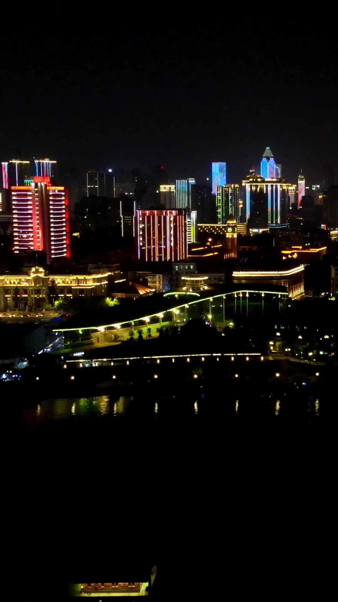 航拍湖北武汉汉口江滩视频的预览图