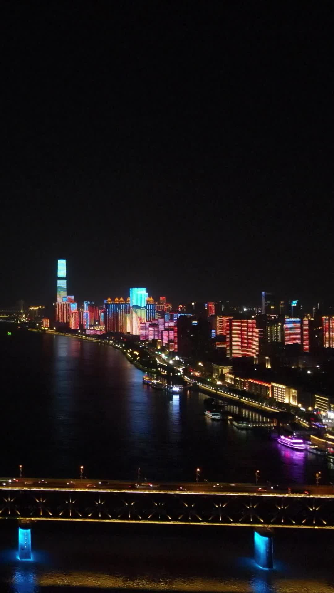 航拍湖北武汉夜景灯光高楼建筑视频的预览图