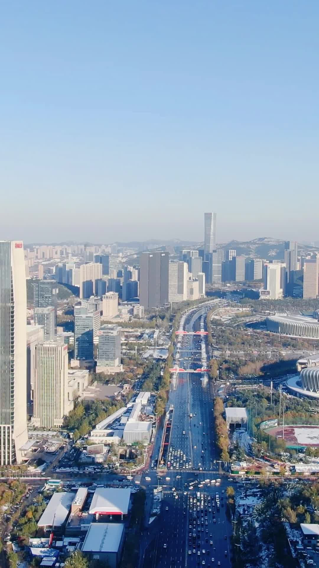 航拍山东济南城市风光竖屏视频的预览图