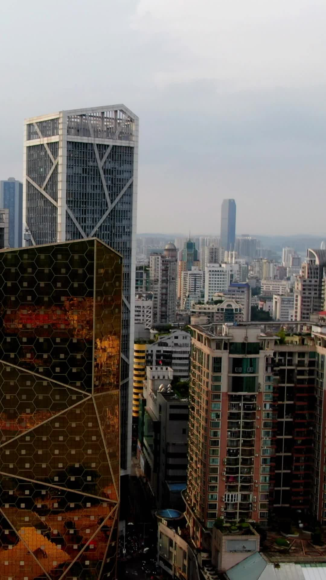 航拍广西柳州五星商业大厦视频的预览图