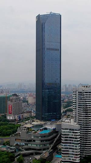 航拍广西柳州保利中心高楼视频的预览图