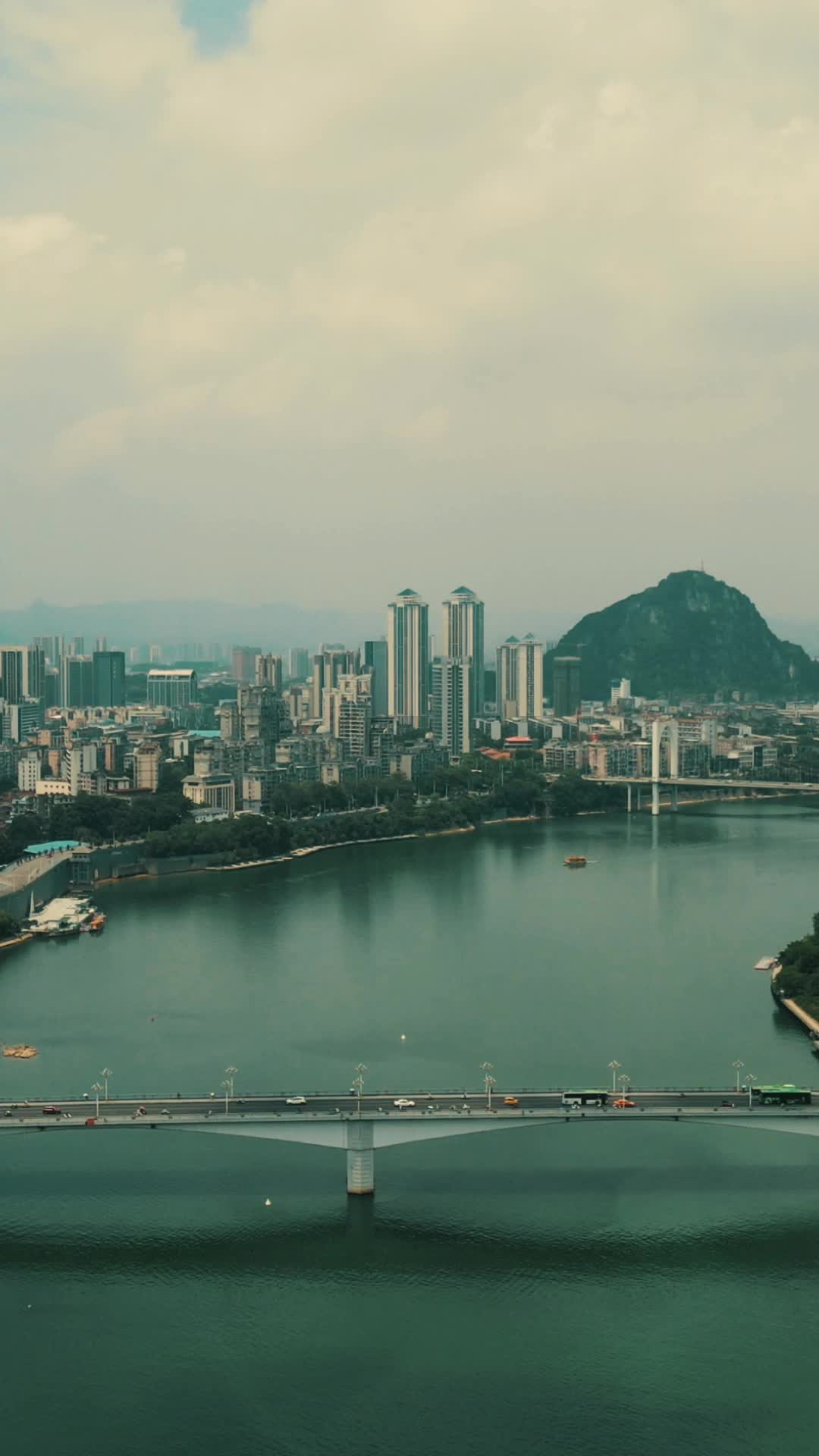 广西柳州柳江风光竖屏航拍视频的预览图