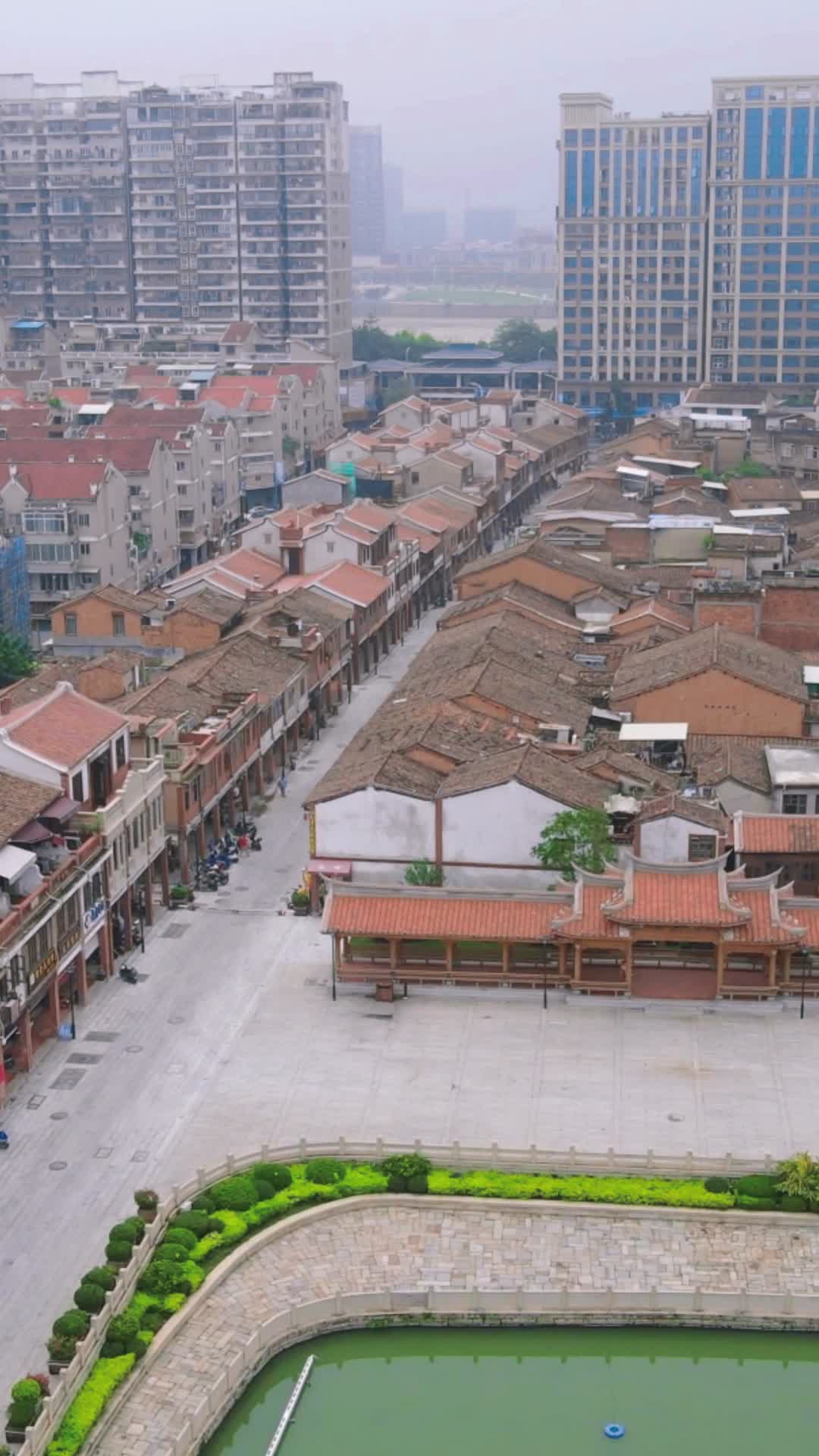 航拍福建漳州古城竖屏视频的预览图
