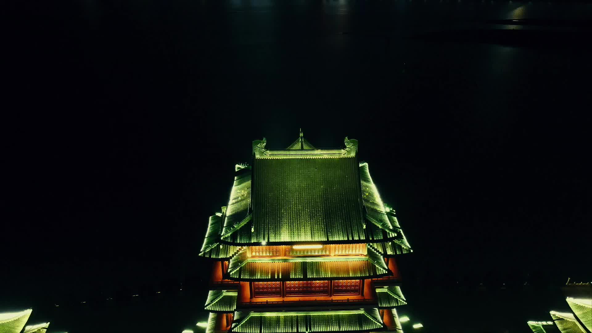 江西南昌滕王阁夜景灯光航拍视频的预览图