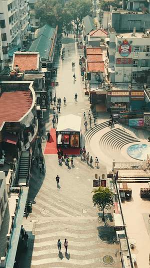 广西桂林步行商业街航拍视频的预览图