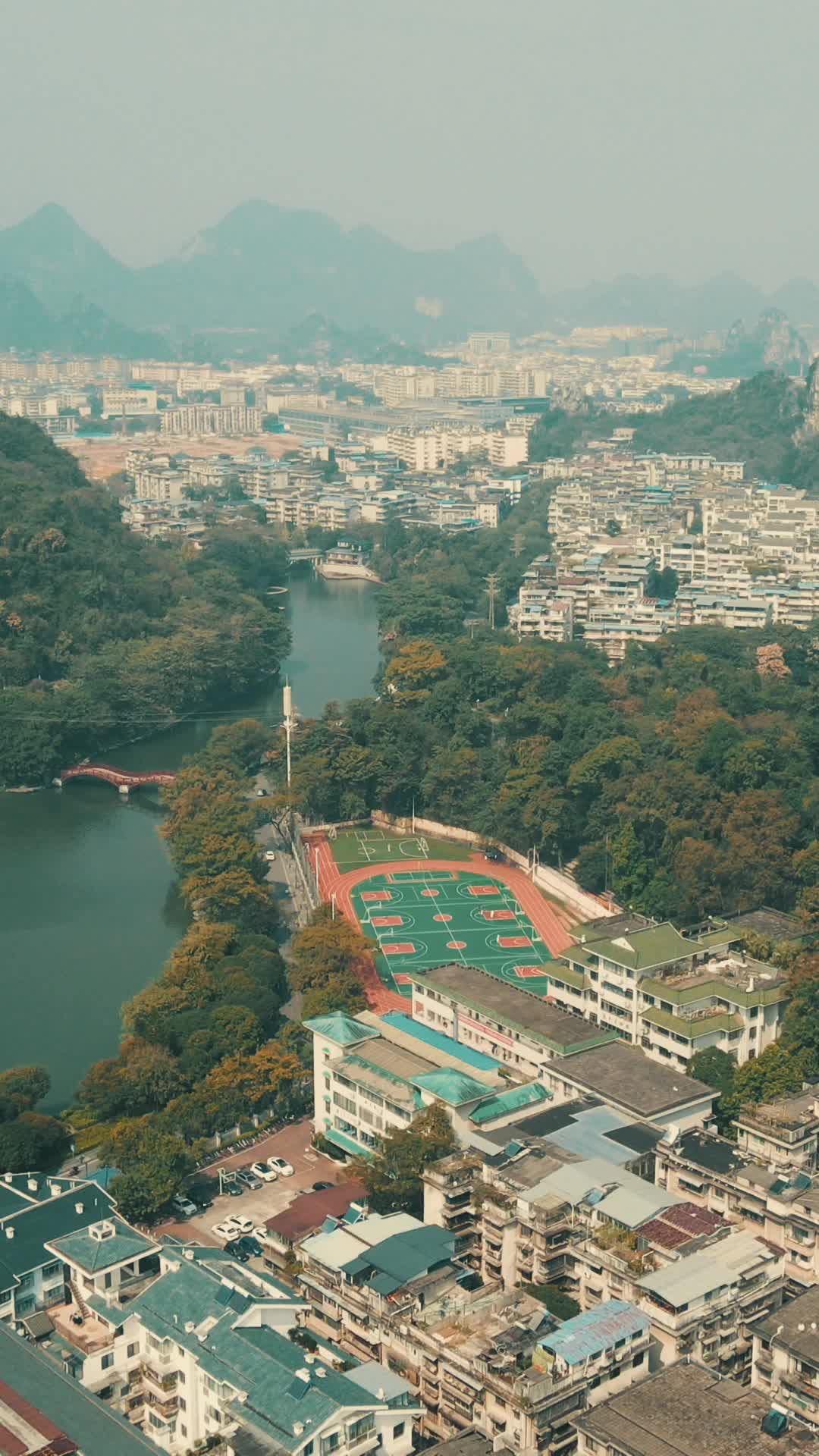 广西桂林城市风光竖屏航拍视频的预览图