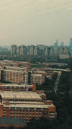 江西南昌航空学院竖屏航拍视频的预览图