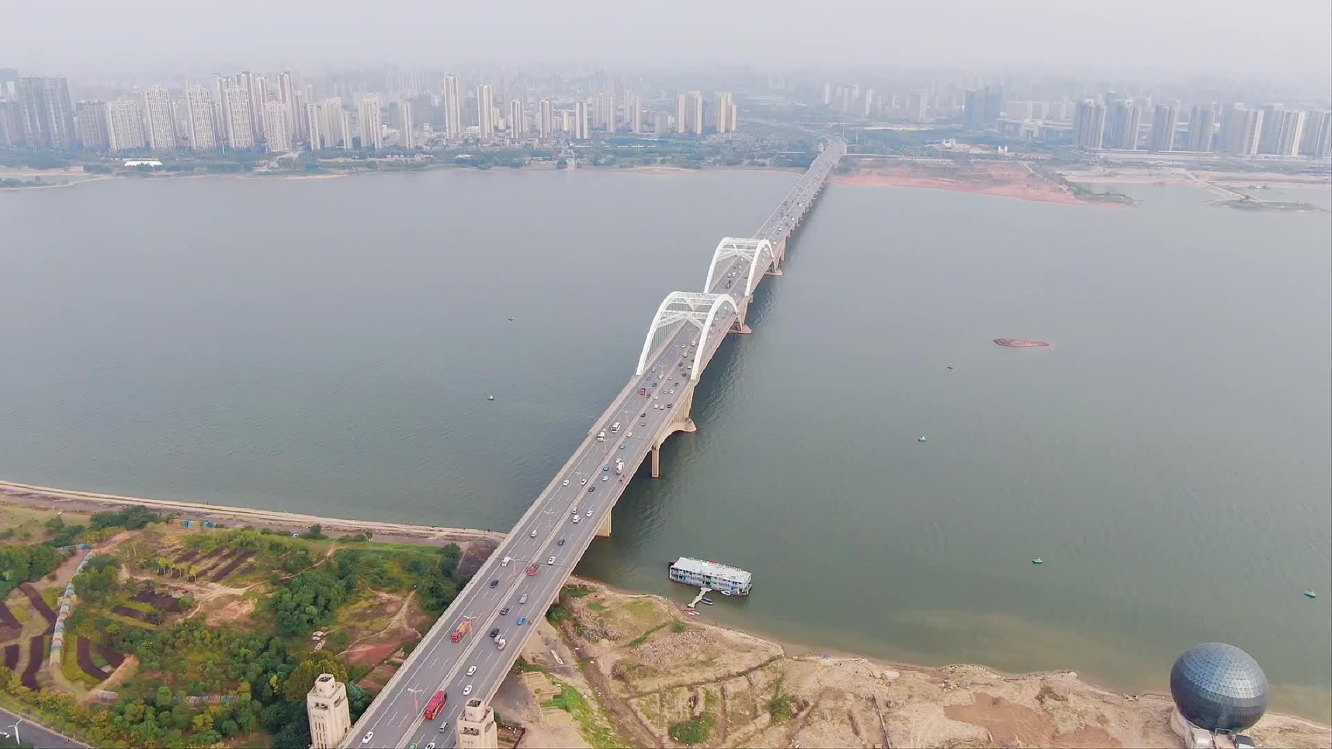 江西南昌生米大桥交通航拍视频的预览图