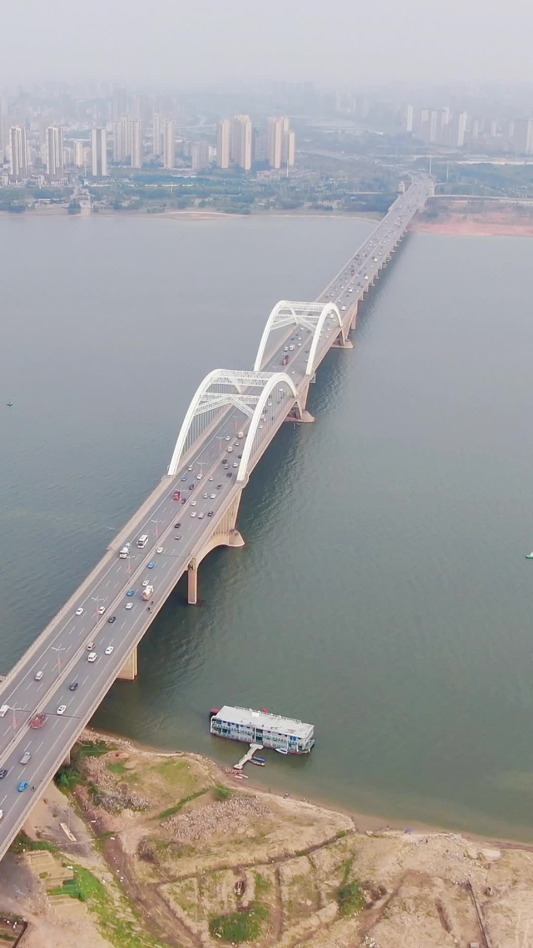 江西南昌生米大桥交通航拍视频的预览图