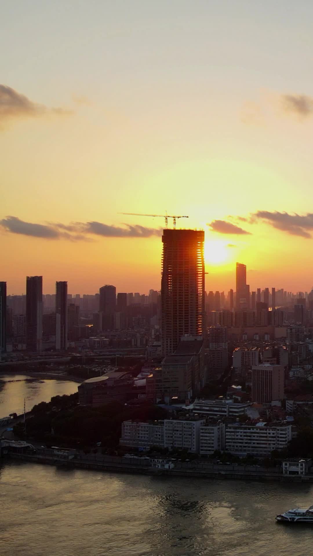航拍江城武汉日落夕阳视频的预览图