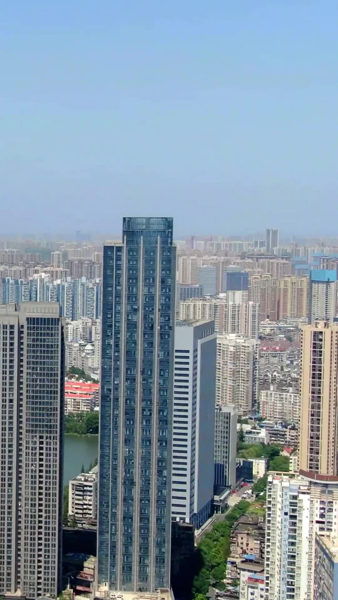 航拍江城武汉城市风光视频的预览图