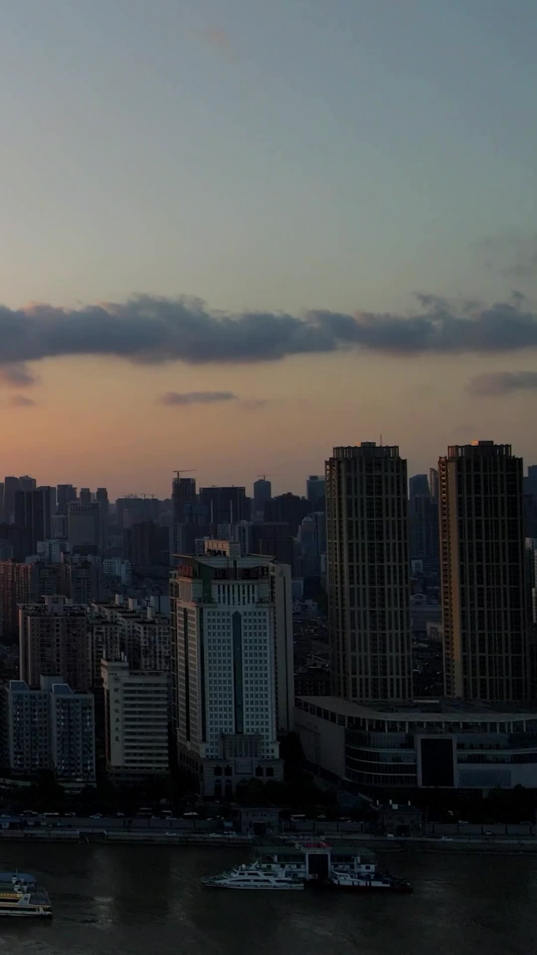 航拍江城武汉日落夕阳视频的预览图