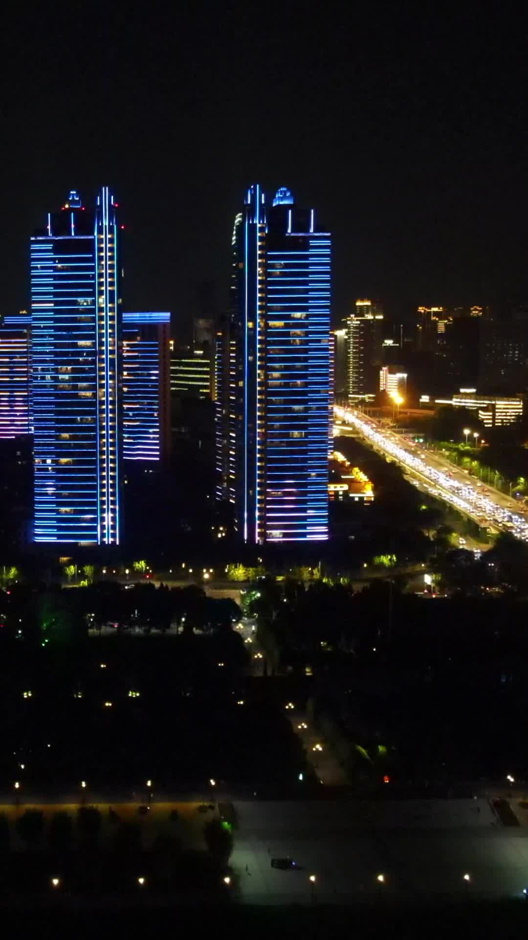航拍江城武汉夜景高楼视频的预览图